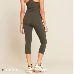 BOODY Motivate 3/4 High-Waist Tights. Size Medium.